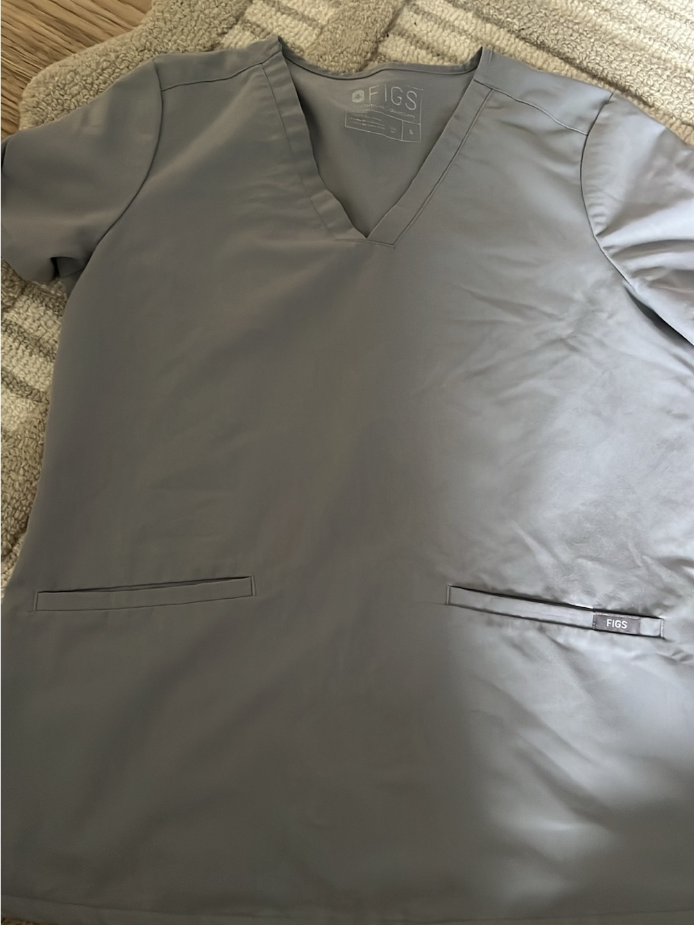 Figs women’s V-Neck Scrub Top in Gray